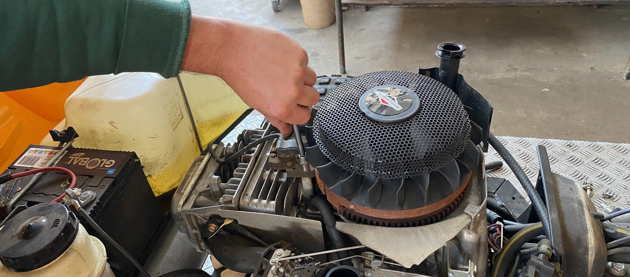 Reparatur eines Rasenmähers