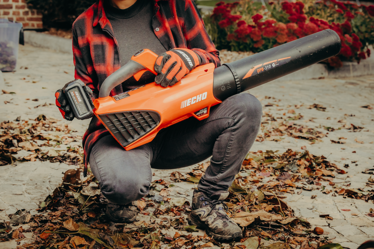 Echo Akku Blasgeraet 40 V _ Einsatzbild Echo Akku Blasgeraet 40 V _ Einsatzbild